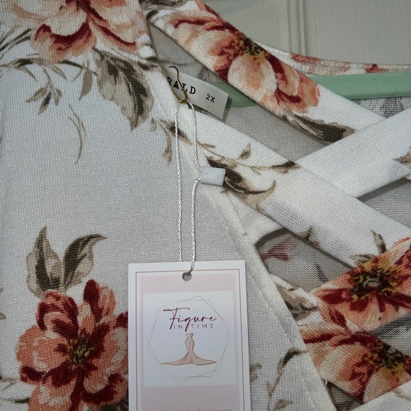 Floral tunic - Picture 3 of 3